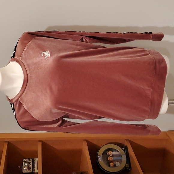 Hayley Elsaesser Red Blush Scorpion Velour Sweatshirt - Picture 2 of 9